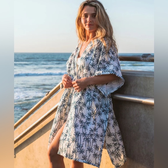 NWT, SPLENDID - THE TROPIC VEIL COVERUP - CREAM/TEAL PALMS - Picture 3 of 6